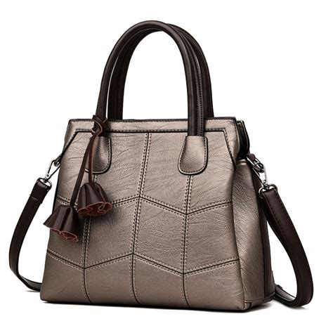 luxury shoulder bags for women.